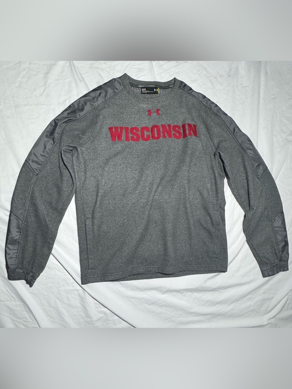 Under Armour Gray Silver ColdGear Crew Sweatshirt Red WISCONSIN Logo Size Medium